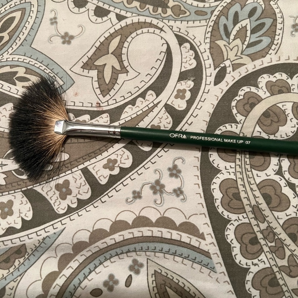 Ofra highlighting fan brush
